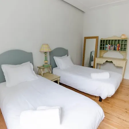 Light Filled 2br In Artsy Quarter * Lisboa